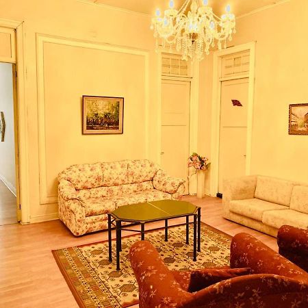Hostal Plaza Londres 77 Сантьяго Экстерьер фото