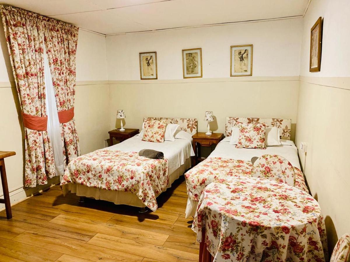 Hostal Plaza Londres 77 Сантьяго Экстерьер фото